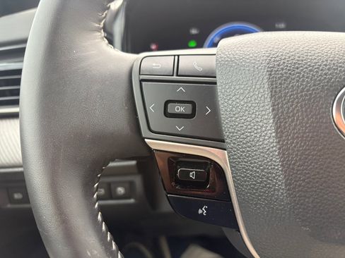 Used 2025 Toyota Camry SE image 25