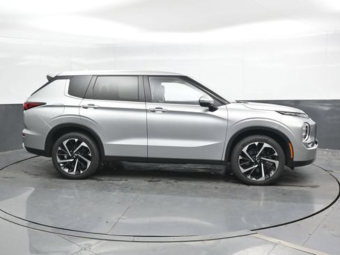 Used 2024 Mitsubishi Outlander SE AWD/4WD image 5