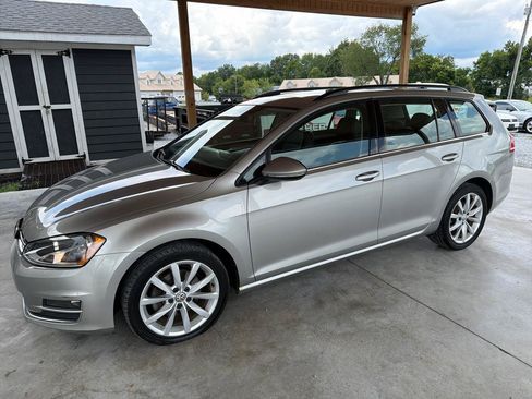 Used 2017 Volkswagen Golf SEL FWD image 2