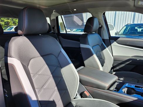 New 2026 Volkswagen Atlas Peak Edition image 17