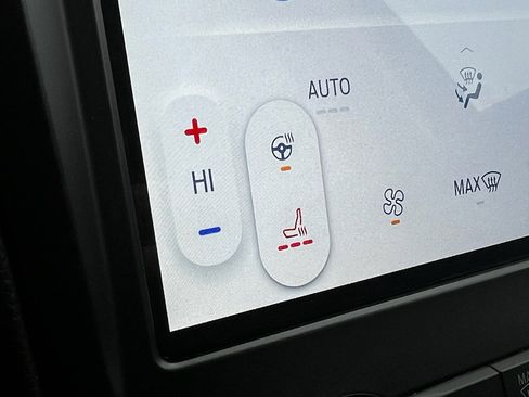 Used 2023 Ford Edge Titanium image 25