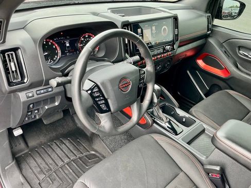 Used 2025 Nissan Frontier PRO-4X image 38