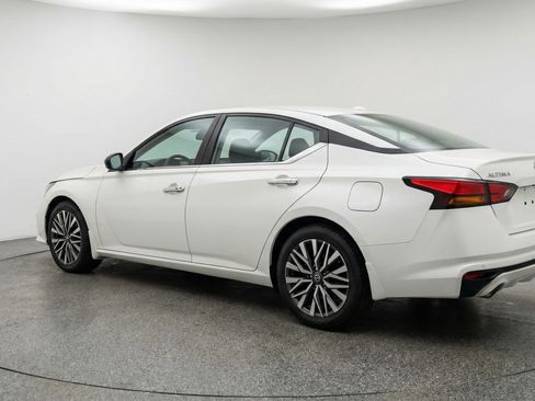Used 2025 Nissan Altima 2.5 SV FWD image 6