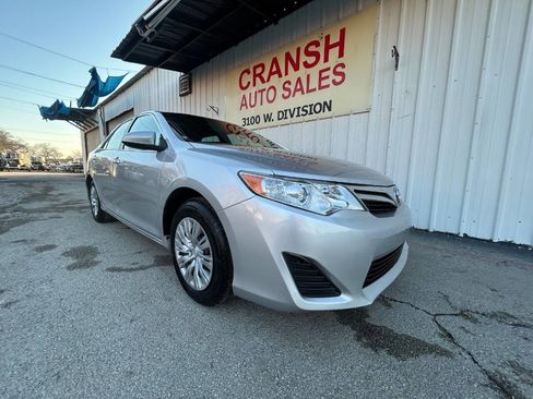 Used 2014 Toyota Camry LE image 1