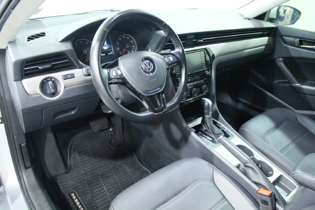Used 2020 Volkswagen Passat 2.0T SE w/ Sunroof Package FWD image 4