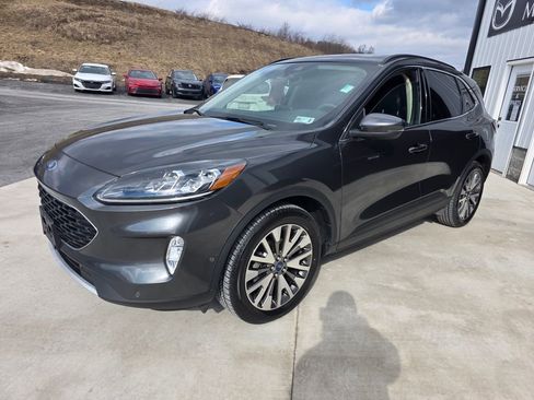 Used 2020 Ford Escape Titanium image 3