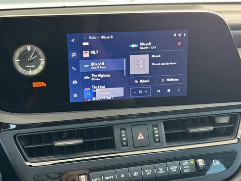 Used 2025 Lexus ES 300h w/ Premium Package FWD image 23