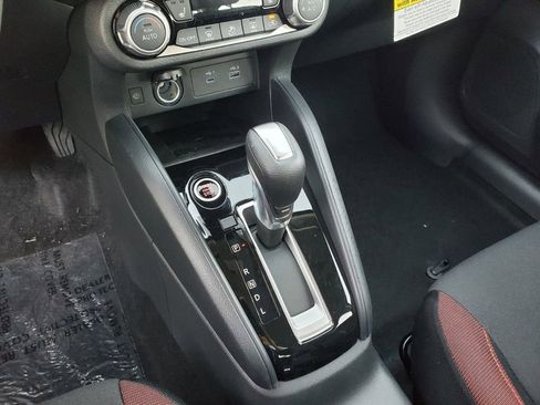 New 2025 Nissan Versa SR w/ Trunk Package image 9