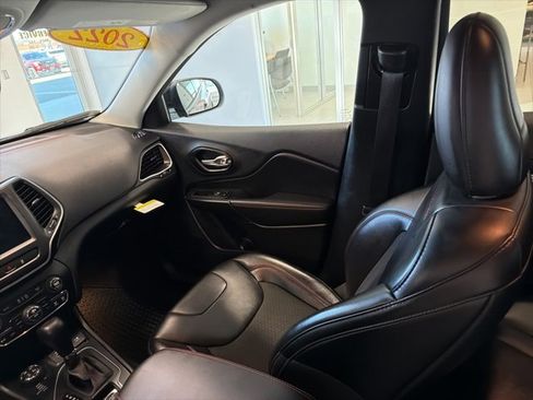 Used 2022 Jeep Cherokee Trailhawk w/ Comfort/Convenience Group image 31