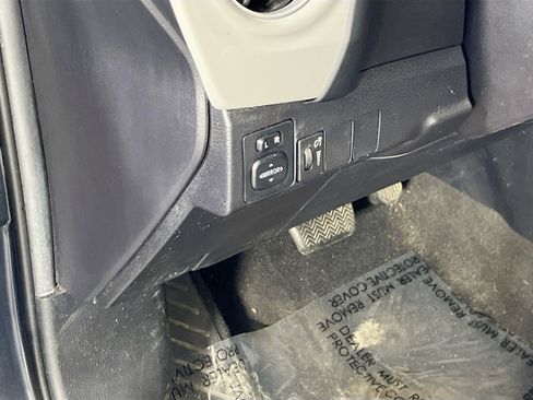 Used 2018 Toyota Corolla LE FWD image 10