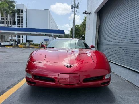 Used 2000 Chevrolet Corvette Coupe w/ Performance Handling Pkg RWD image 9