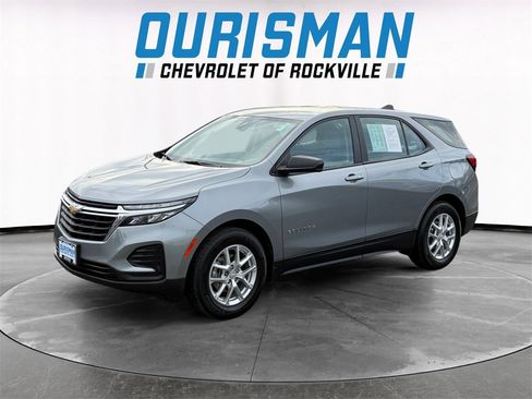 Used 2023 Chevrolet Equinox LS image 2
