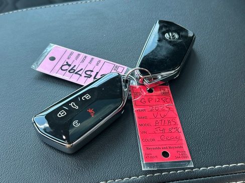 Used 2025 Volkswagen Atlas SE w/ Panoramic Sunroof Package image 63