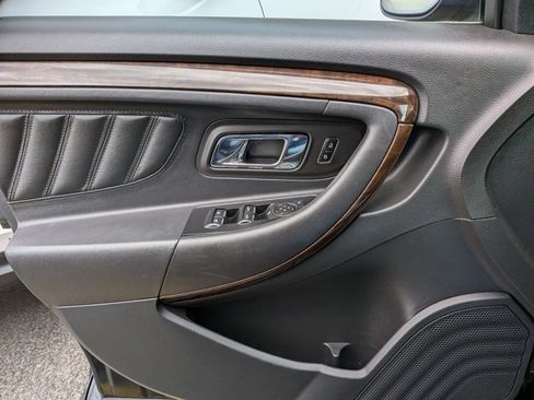 Used 2013 Ford Taurus Limited image 10