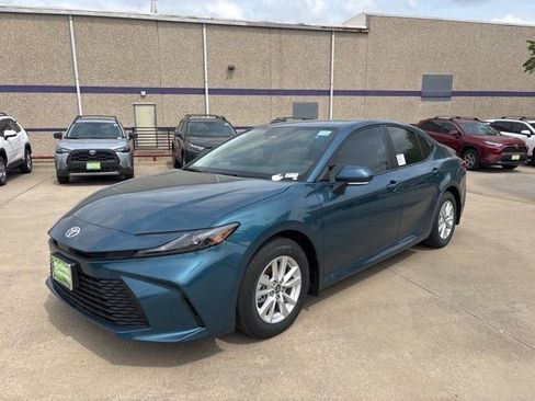 Used 2026 Toyota Camry LE w/ Convenience Package image 3