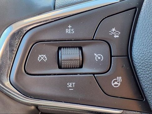 Used 2025 Chevrolet Trax LT w/ LT Convenience Package image 23