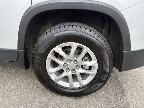 Used 2020 Chevrolet Traverse LT w/ Driver Confidence II Package AWD/4WD image 21