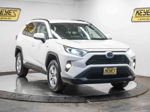 Used 2020 Toyota RAV4 XLE image 5