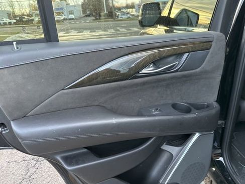 Used 2019 Cadillac Escalade Platinum image 13