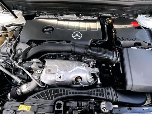 Used 2020 Mercedes-Benz GLB 250 4MATIC w/ Premium Package image 31