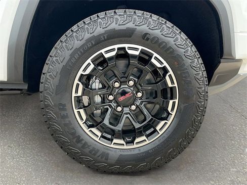 New 2026 GMC Canyon AT4 image 19