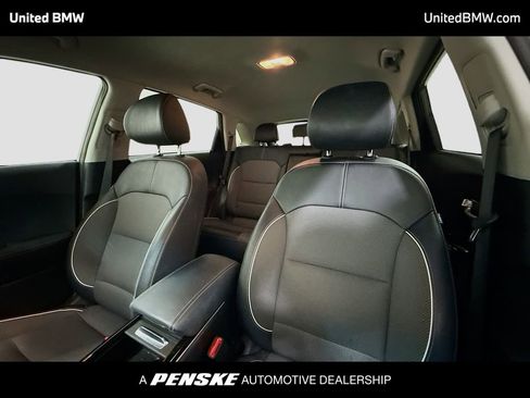 Used 2022 Kia Niro EX image 5