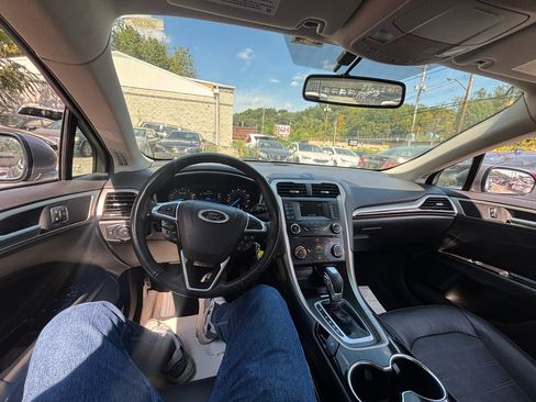 Used 2014 Ford Fusion SE w/ Equipment Group 202A image 9