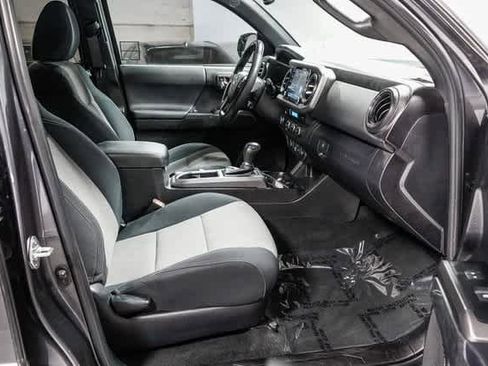 Certified 2023 Toyota Tacoma TRD Off-Road image 16