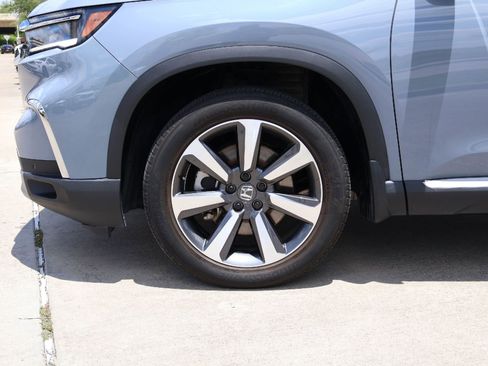 Used 2025 Honda Pilot Elite image 8
