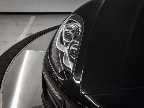 Used 2018 Porsche Macan image 12