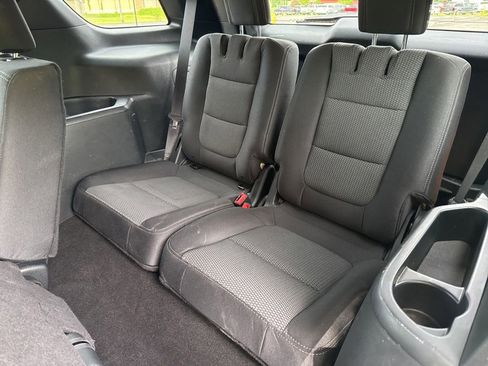Used 2018 Ford Explorer XLT w/ Equipment Group 201A AWD/4WD image 28