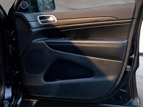 Used 2022 Jeep Grand Cherokee Laredo X image 27