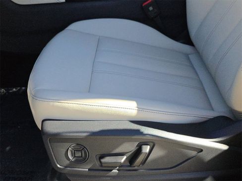 New 2025 Audi Q5 Premium image 17