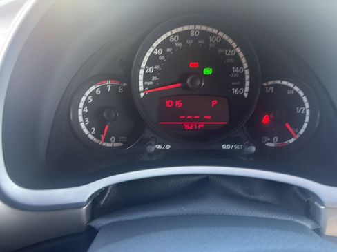 Used 2013 Volkswagen Beetle 2.5 FWD image 8