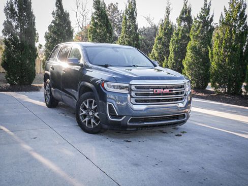 Used 2020 GMC Acadia SLE image 2