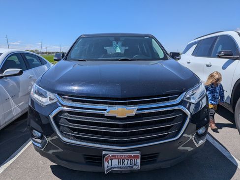 Used 2020 Chevrolet Traverse LT FWD image 2