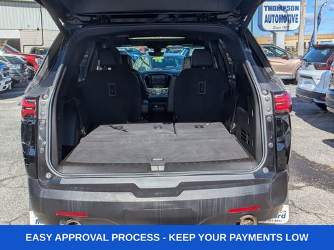 Used 2023 Chevrolet Traverse RS image 3