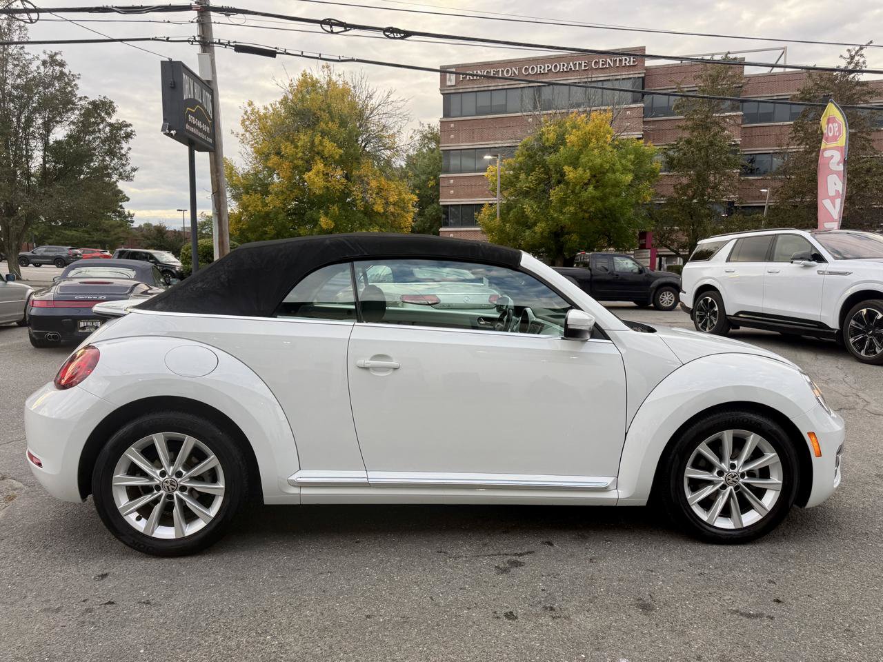 Used 2019 Volkswagen Beetle 2.0T SE FWD image 6