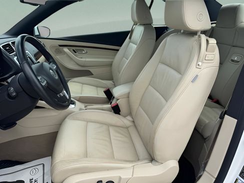 Used 2010 Volkswagen Eos Lux FWD image 22