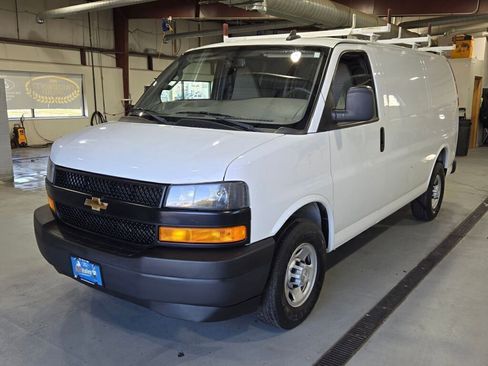 Used 2019 Chevrolet Express 3500 w/ Driver Convenience Package image 5