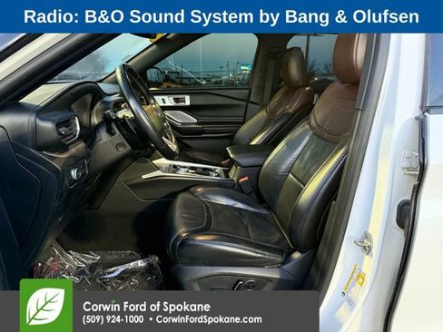 Used 2020 Ford Explorer Platinum image 2