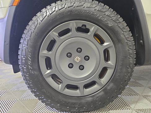 Used 2025 Rivian R1S Adventure AWD/4WD image 9
