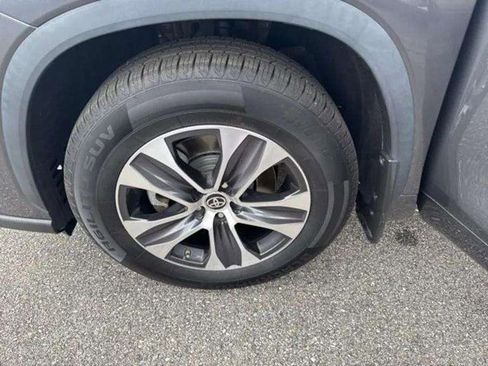 Used 2023 Toyota Highlander XLE image 33