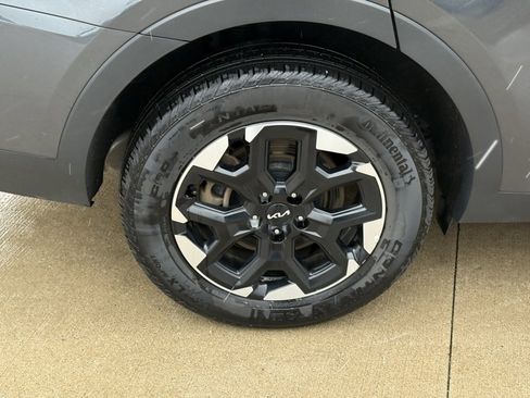 Used 2024 Kia Sorento S image 9
