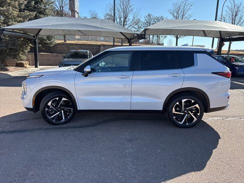 Used 2024 Mitsubishi Outlander SE Black Edition image 5