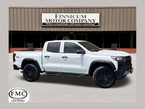 Used 2025 Chevrolet Colorado Trail Boss AWD/4WD image 1