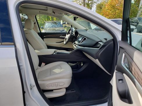 Used 2022 Buick Enclave Avenir w/ Avenir Technology Package image 17
