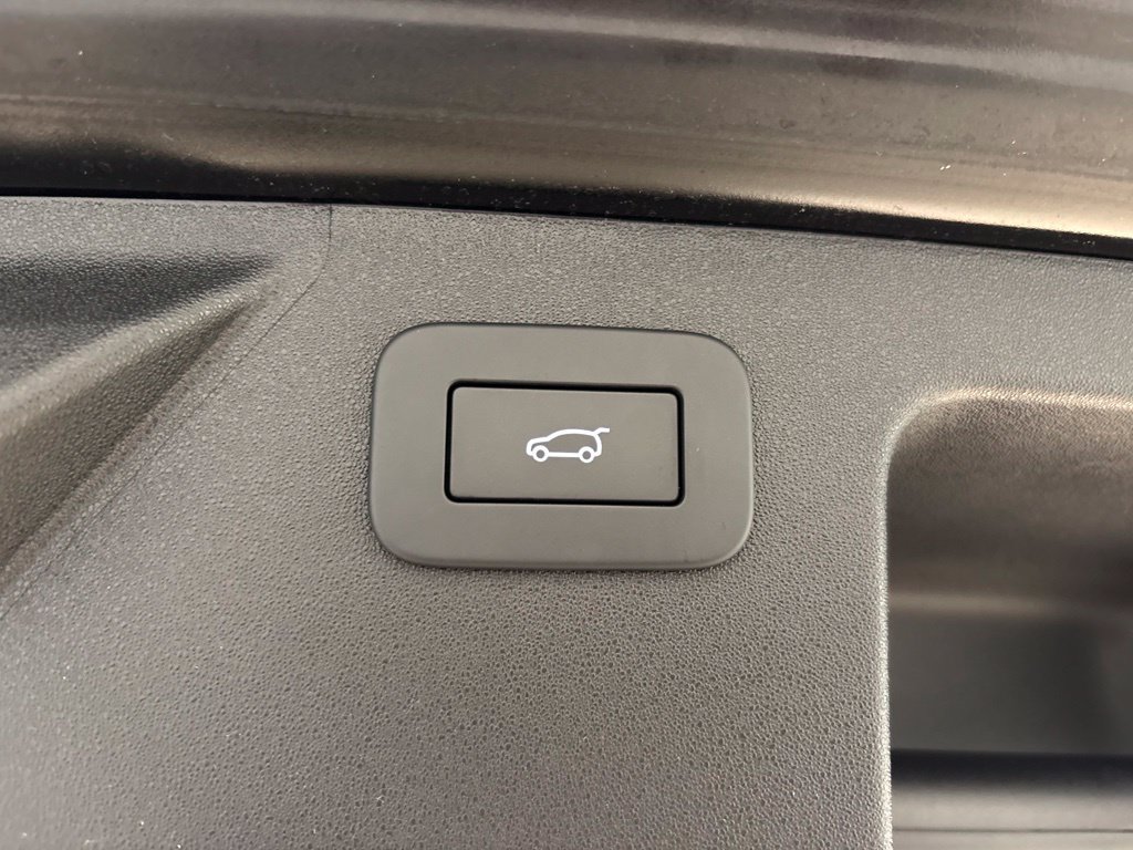 Used 2023 Land Rover Discovery Sport SE AWD/4WD image 18