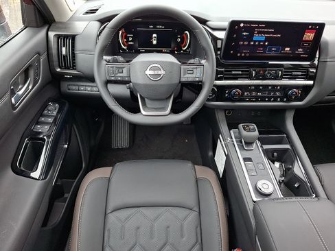 New 2026 Nissan Pathfinder Platinum AWD/4WD image 8