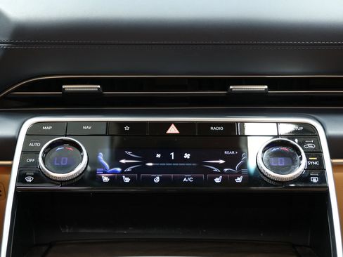 Used 2022 Genesis GV80 2.5T w/ Advanced Package 02 AWD/4WD image 36